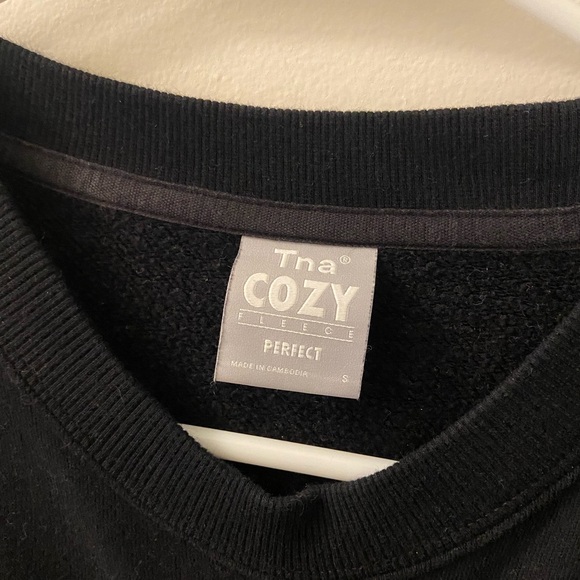 Aritzia TNA Crewneck - Picture 3 of 4